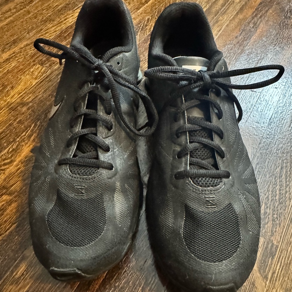 Nike Shox Men's Black Athletic Shoes - Picture 3 of 6